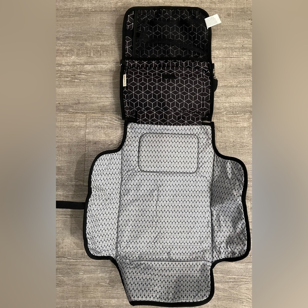 KEABABIES Foldable Diaper Changing Pad - Geometric black/Grey Print NEW